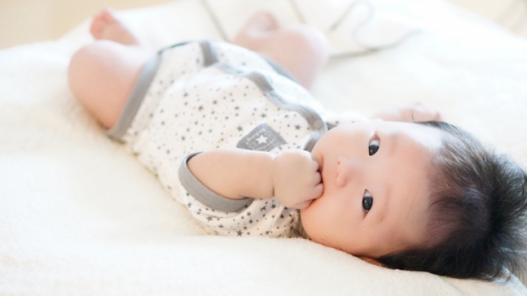 授乳のしこりが下側に 痛くないときは 痛いときについても 母乳育児